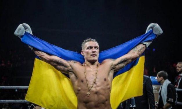 Усик переміг Брієдіса у важкому поєдинку рішенням суддів. ВІДЕО