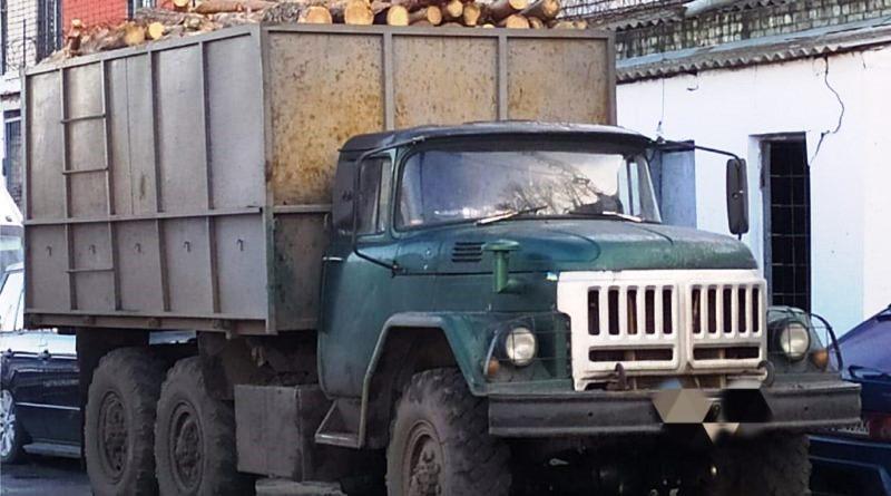 Поліцейські встановили чоловіків, підозрюваних у незаконній порубці дерев