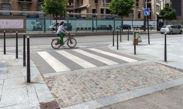 Установка столбиков перед пешеходными переходами станет обязательной