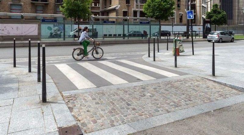 Установка столбиков перед пешеходными переходами станет обязательной