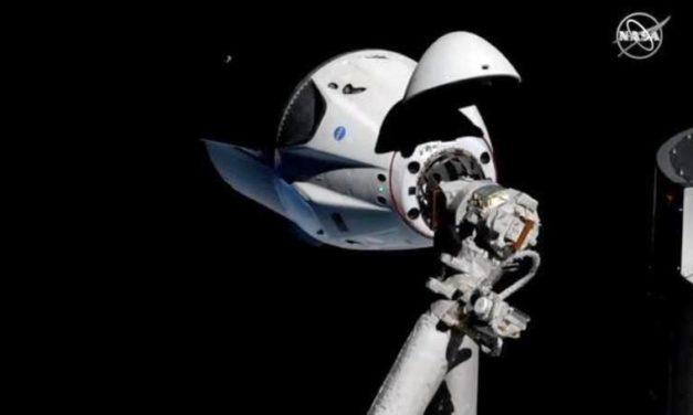 Космический корабль SpaceX успешно пристыковался к МКС