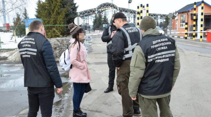 Поліцейські затримали 24-річну дівчину, яка «продавала» дніпрянок у сексуальне рабство до Росії