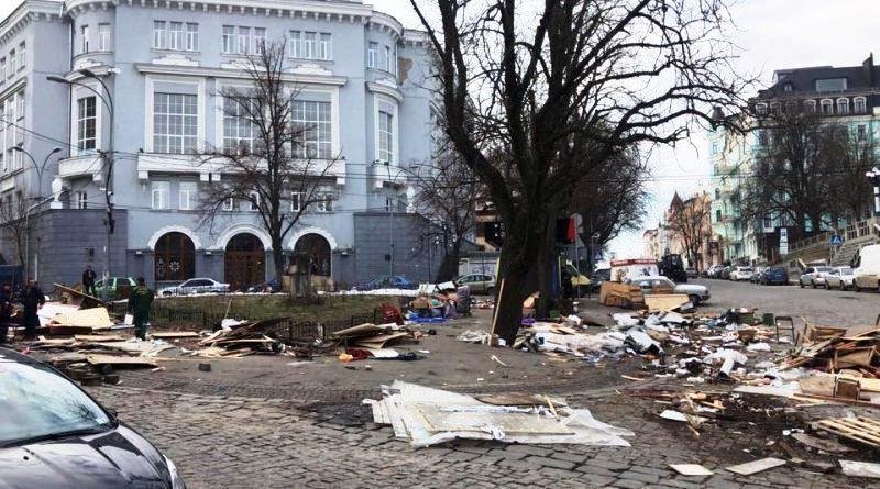 Киоски с Андреевского спуска в Киеве убраны