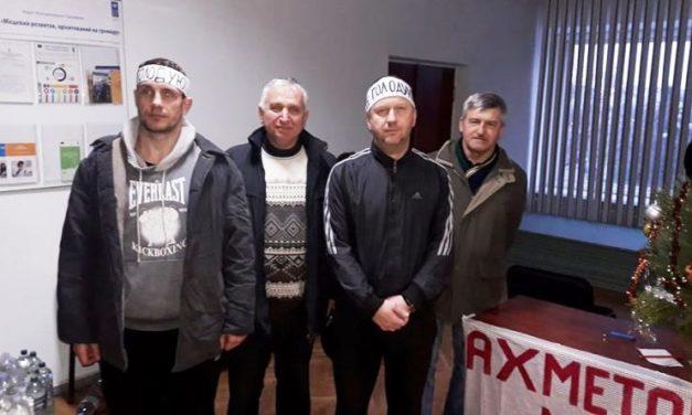 Учасників голодного страйку виганяють на вулицю. День сьомий