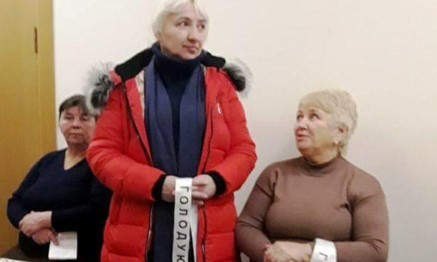 Павлоградські голодувальники ночують біля кабінету голови облради