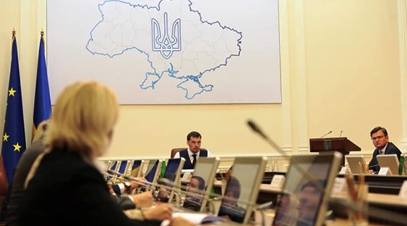 Кабмин обнародовал зарплаты чиновников