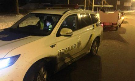 Поліцейські затримали автовикрадачів, які штовхали викрадений автомобіль на розбирання (ФОТО)