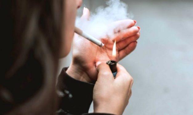 Украинцам запретят курить на балконах: что еще придумали в новом законе