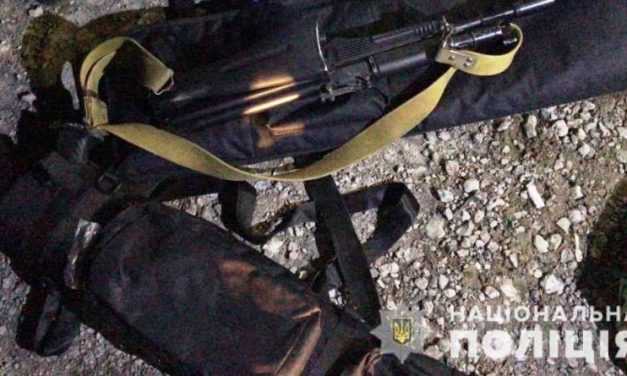 За хулиганские действия в Павлограде полицейские задержали вооруженную группу