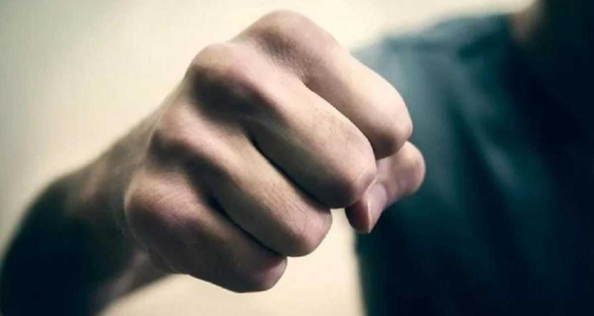 На улице Космонавтов в Павлограде избили мужчину