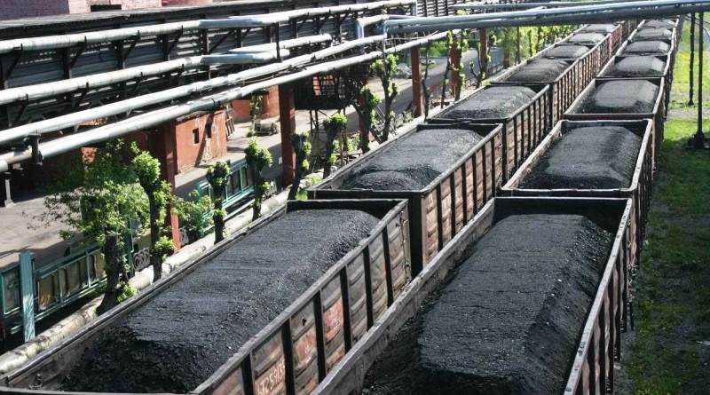 Правительство ввело 65% пошлину на уголь из РФ за исключением ряда марок