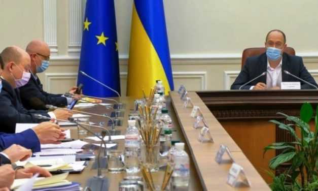 С 6 апреля запрещено ходить без документов и более чем по двое