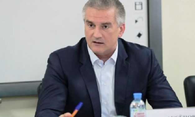 Аксенов призвал россиян не ехать в Крым