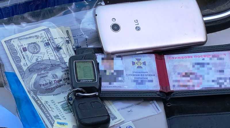 На взятке в 2 тыс долларов США и 10 тонн зерна разоблачен работник СБУ