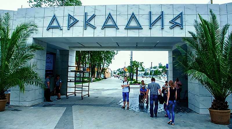 В Одессе работают магазинчики и кафе, люди без масок