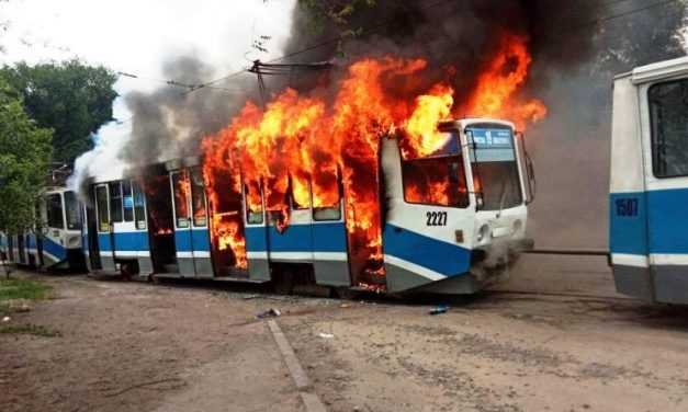 В Дніпрі майже повністю згорів трамвай