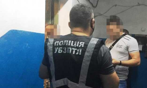 Поліцейські затримали чоловіка, який підозрюється у розповсюдженні дитячої порнографії