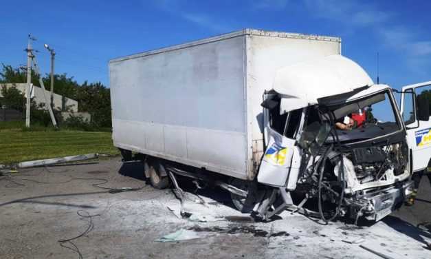 В Павлограді рятувальники вивільнили пасажира з пошкодженої внаслідок ДТП автівки