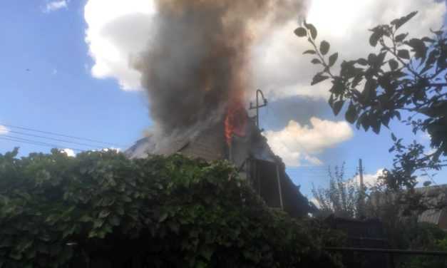 В Павлоградському районі вогнеборці ліквідували пожежу у дачному будинку