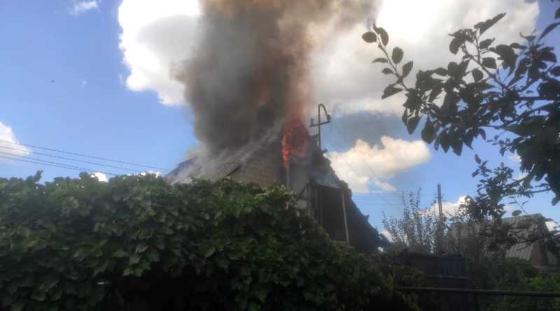 В Павлоградському районі вогнеборці ліквідували пожежу у дачному будинку