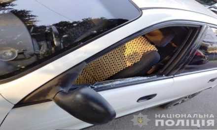 За повреждение автомобиля в Павлограде полиция задержала 32-летнего нарушителя