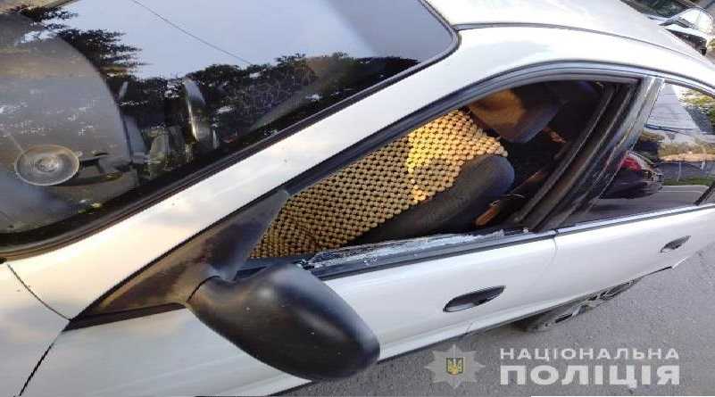 За повреждение автомобиля в Павлограде полиция задержала 32-летнего нарушителя