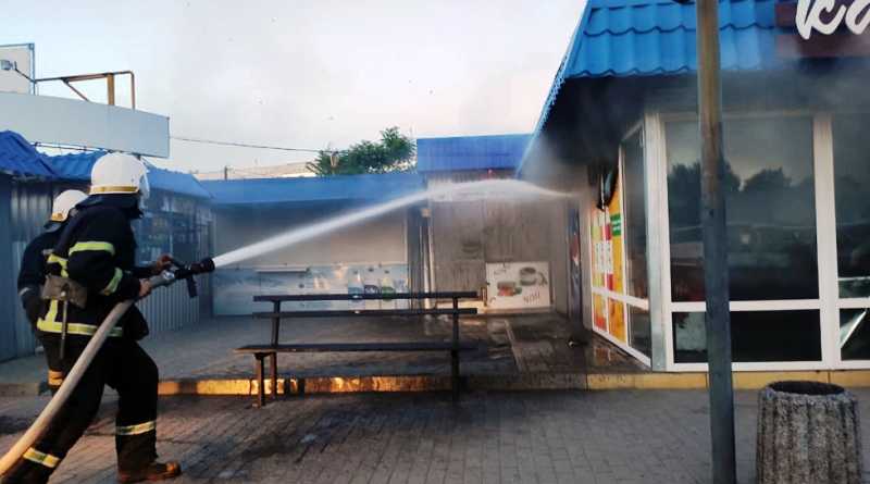 На территории автостанции ликвидирован пожар в торговом павильоне