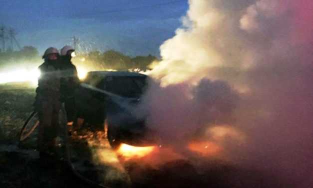 В Павлограде пожарные ликвидировали возгорание легкового автомобиля