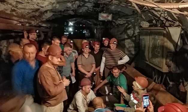 Горняки “Криворожского железорудного комбината” бастуют семнадцатый день