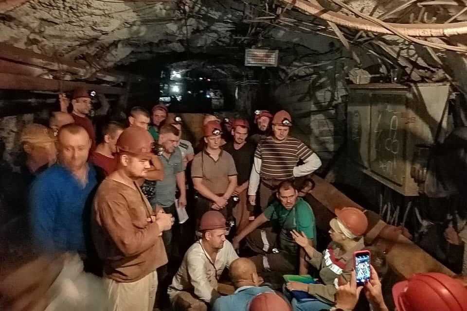 Горняки “Криворожского железорудного комбината” бастуют семнадцатый день