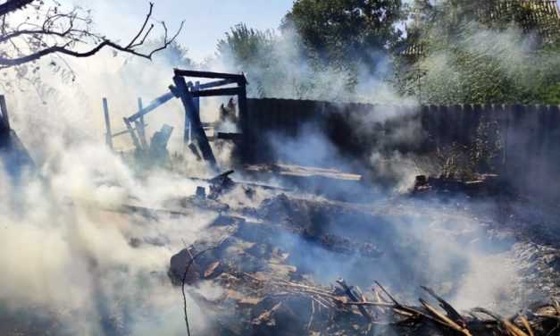 Внаслідок горіння сухостою вогнем знищено господарчу споруду