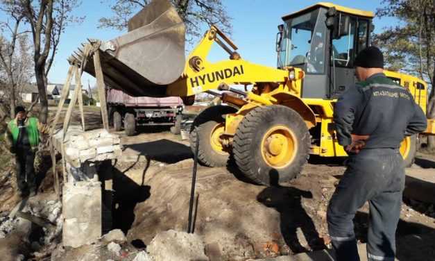 В Павлоградский музея доставили часть декоративного забора