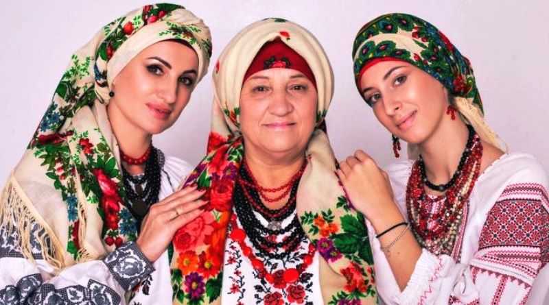 7 грудня – День української хустки