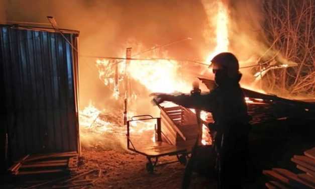 В гаражном кооперативе Павлограда дотла сгорел легковой автомобиль