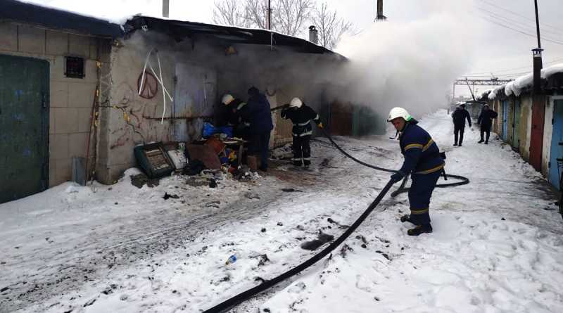 В Павлограде пожарные ликвидировали возгорание в гараже