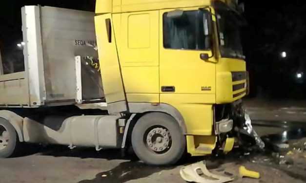 В Павлограде спасатели освободили пострадавшего из поврежденного в результате ДТП автомобиля