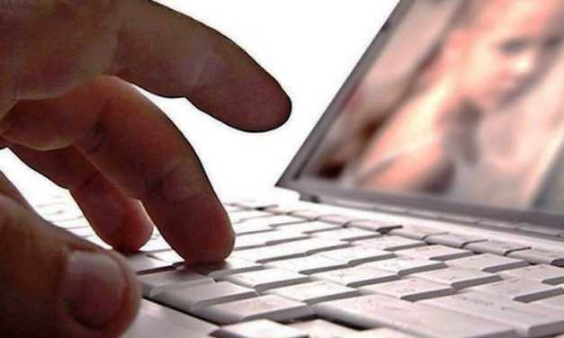 В Павлограде местный житель распространял видеоролики, содержащие детскую порнографию