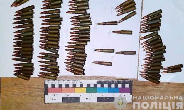 Полицейские изъяли у двух мужчин боеприпасы и марихуану