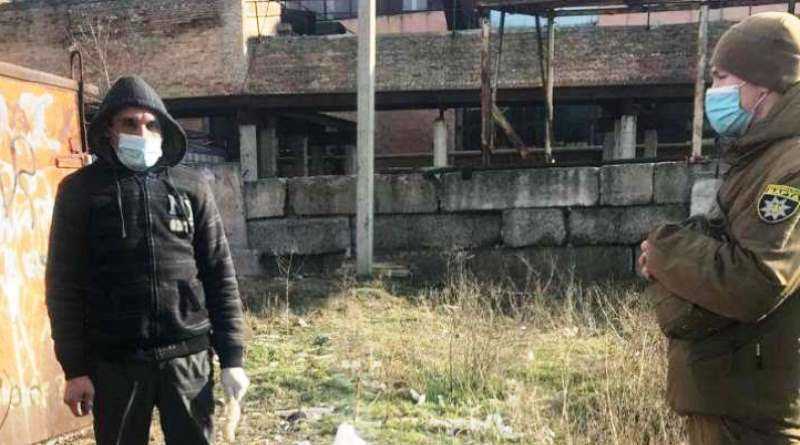 Кололся за гаражами: в Павлограде наркомана поймали на «горячем»