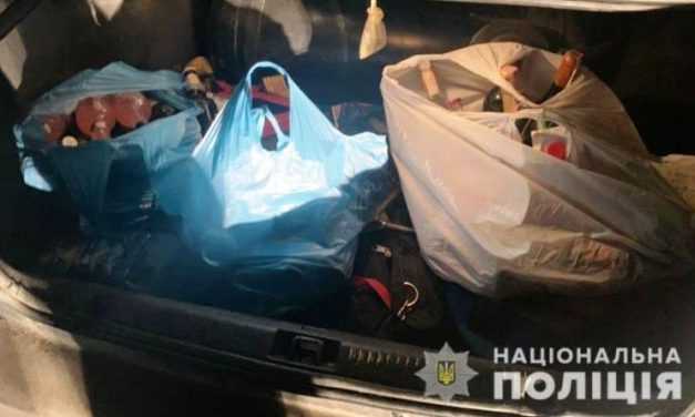 Два павлоградца совершили разбойное нападение на владельца магазина в Богуславе