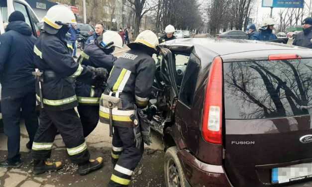 ДТП на пересечении улиц Западнодонбасская и Днепровская