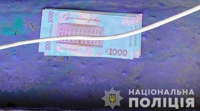 В Першотравенске полицейские задержали женщину, которая рассчитывалась сувенирными купюрами