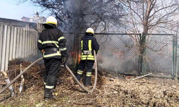 В Павлограде пожарные ликвидировали пожар в частном секторе