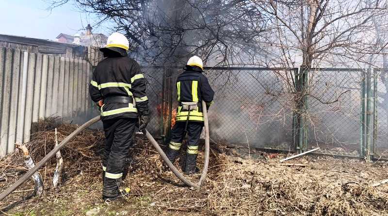В Павлограде пожарные ликвидировали пожар в частном секторе