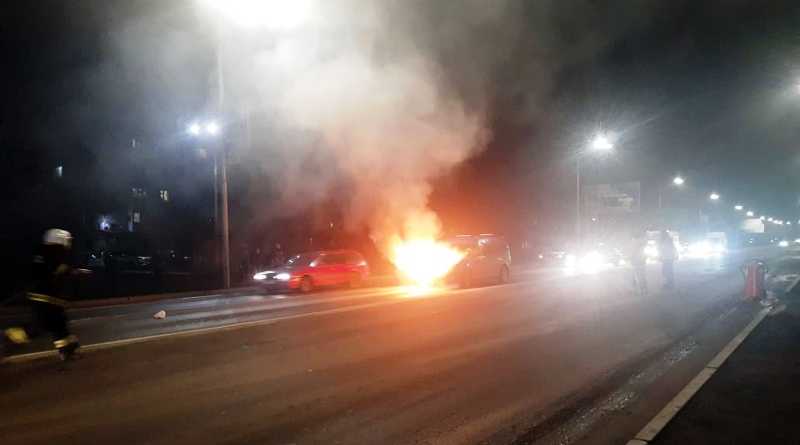 В Павлограде пожарные ликвидировали возгорание в легковом авто