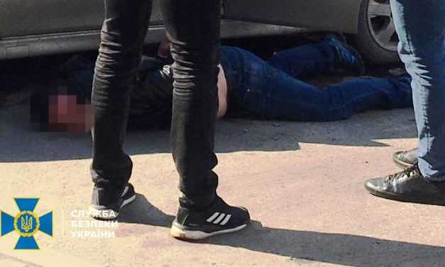 В центре Павлограда сотрудники СБУ задержали полицейских, которые продавали амфетамин