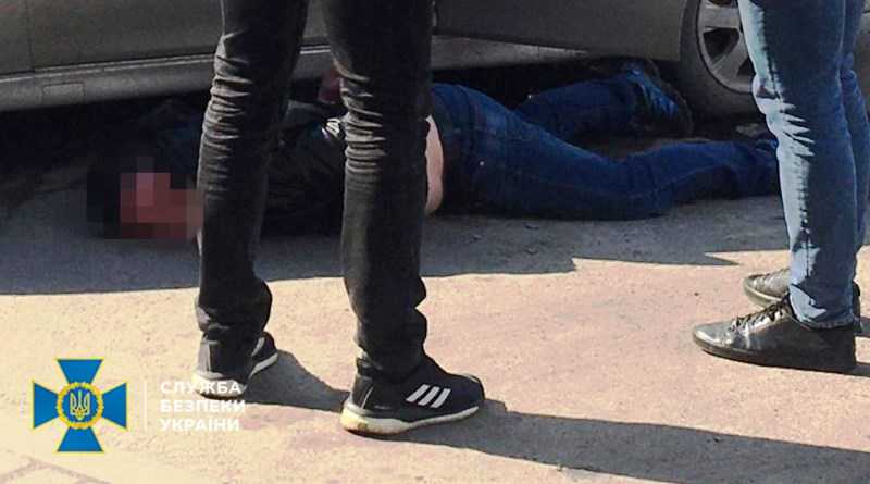 В центре Павлограда сотрудники СБУ задержали полицейских, которые продавали амфетамин