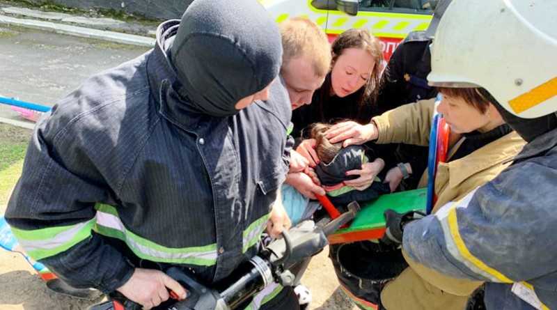 Павлоградские спасатели пришли на помощь маленькой девочке (ВИДЕО)