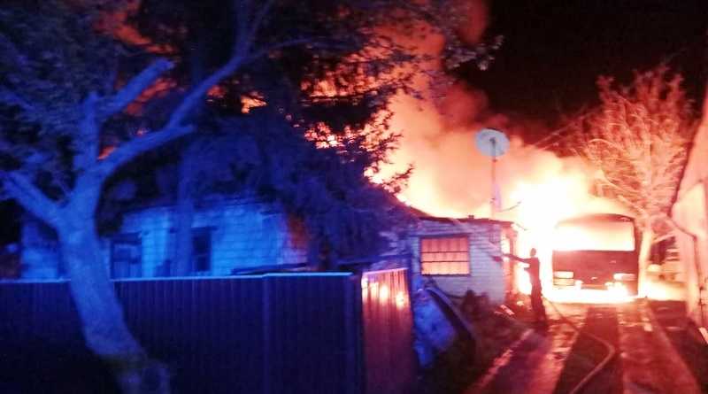 Спасатели ликвидировали пожар на территории частного домовладения в селе Новая Дача