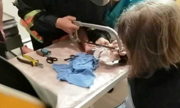 В Павлограде спасатели помогли снять с пальца девочки металлический предмет